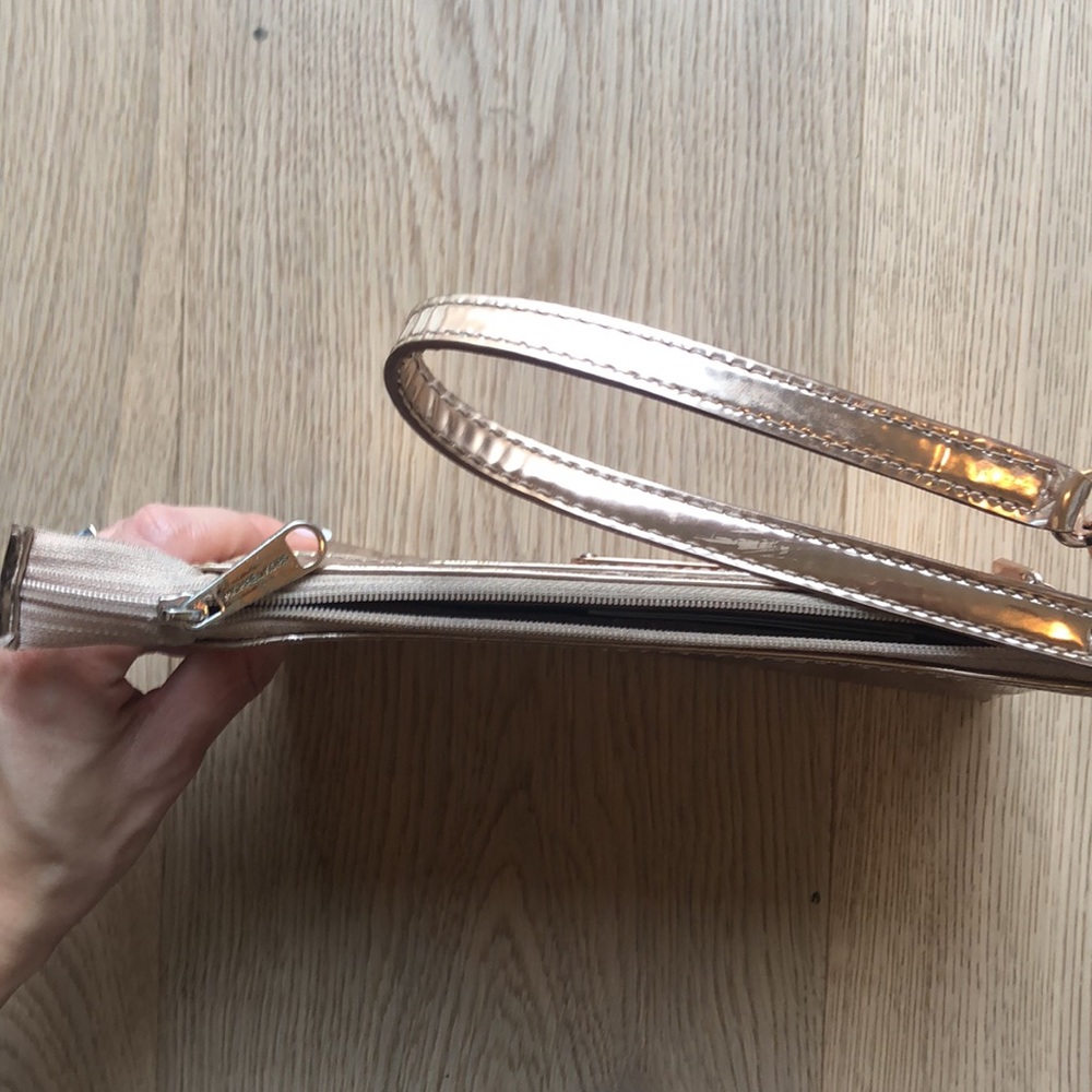 Michael Kors wristlet - Picture 6 of 8